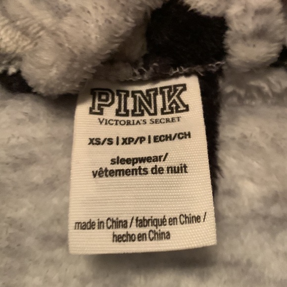 PINK/ VICTORIA’S SECRET XS BATHROBE - Picture 3 of 3
